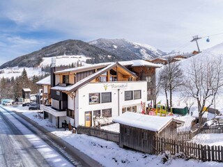 aussenansicht-winter-Hotel_Unterreith_Winter2026_H