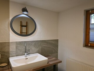 Badezimmer mit Dusche