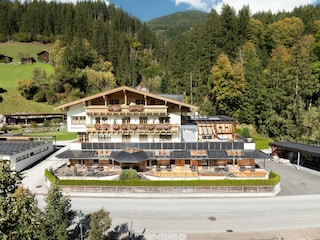 Haus_von vorne_Drohne