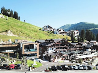 Hotel-Außenansicht mit Susi Alm_Sommer (1)