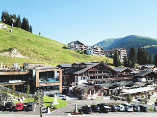 Hotel-Außenansicht mit Susi Alm_Sommer (1)