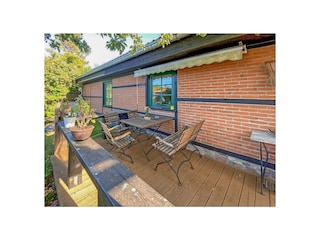 Terrasse und Eingangsbereich