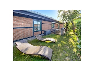Garten mit Liegemöglichkeiten