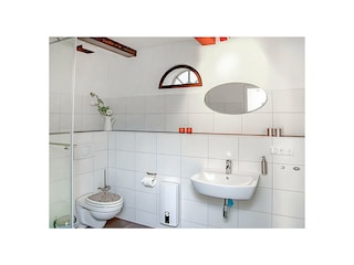 Badezimmer mit Dusche