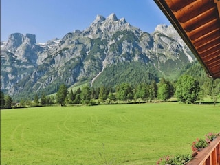 IHRE AUSSICHT VOM BALKON AUF DAS TENNENGEBIRGE