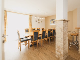 10_chalet_natalie_by_we_rent_dining