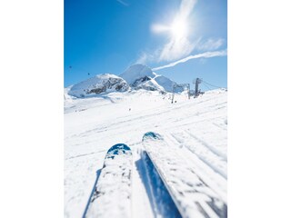 Erste_Schwuenge_am_Kitzsteinhorn_First_turns_on_th