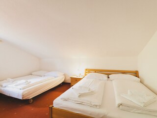 18_chalet_natalie_by_we_rent_bedroom