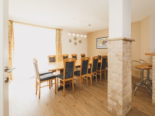 10_chalet_natalie_by_we_rent_dining