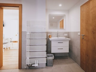 22_Apartments_Haus_Altenberger_studio_bathroom