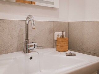 24_Apartments_Haus_Altenberger_studio_bathroom_2