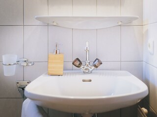 11_Apartments_Haus_Altenberger_Seeblick_bathroom_2