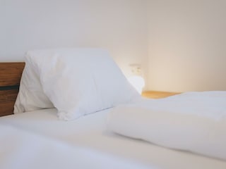 22_Apartments_Haus_Altenberger_Seeblick_bedroom_4