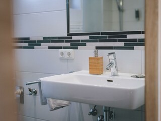 16_Apartments_Haus_Altenberger_Bergblick_bathroom_