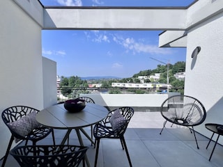 Terrasse mit Sicht zum See