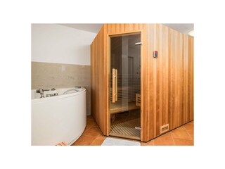 Jacuzzi und Sauna