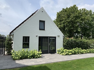 Blick auf die Vorderseite des Ferienhauses