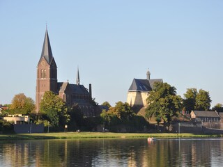 Blick von der Maas auf Kessel