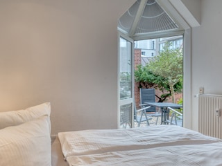 Schlafzimmer Blick auf die Terrasse