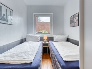 Schlafzimmer mit 2 Betten