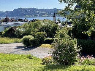 Garten mit Blick nach Nussdorf und Attersee