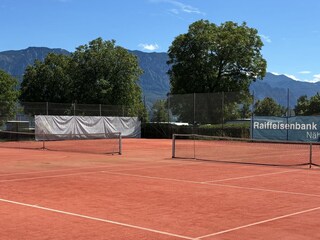 6 Tennisplätze in Seenähe, davon 3 „Ganzjahresplätze“