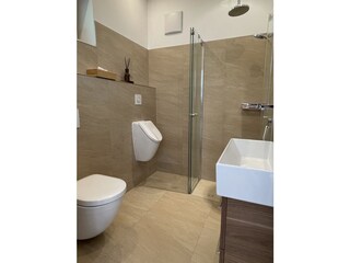 2 Badezimmer und 2 Toiletten