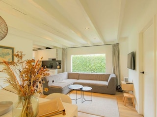 Das sehr geschmackvoll eingerichtete Wohnzimmer