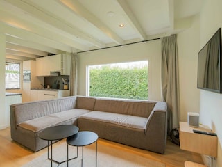 Die komfortable Sitzecke mit Eckcouch und Digital TV