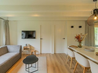 Das Wohnzimmer mit Essbereich und Sitzecke