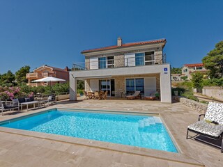Pool 7m x 2.5 m