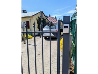 Einfahrt mit Schlüsselsafe Paul-Singer 17