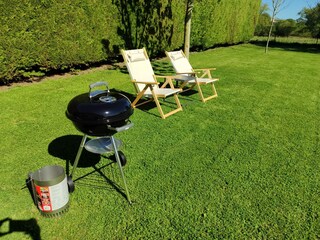 Barbacoa y mobiliario jardín