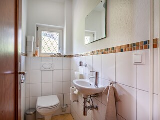 Separates Gäste-WC im Erdgeschoss
