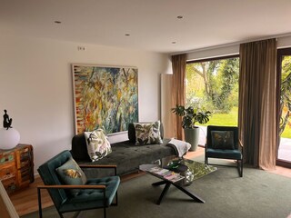 Wohnbereich mit Blick in den Garten