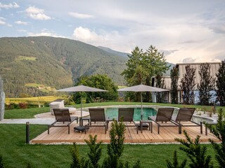 Naturpool mit Panoramablick