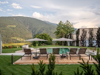 Naturpool mit Panoramablick