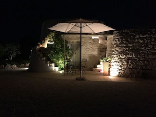 Trullo Sorella am Abend
