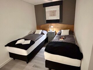 Im 2. Schlafzimmer befinden sich zwei Einzelbetten.