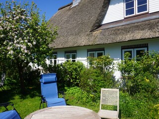 Garten mit Sitzbereich