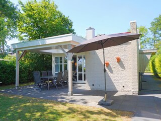 Herrlicher Garten mit Überdachung