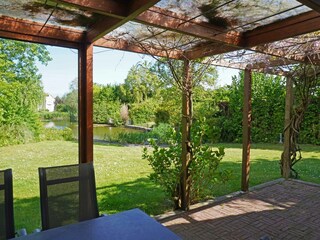 Terrasse mit Überdachung