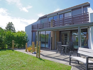 Garten mit überdachte Terrasse