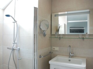 Badezimmer mit Dusche
