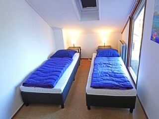 Schlafzimmer mit 2 einzelbetten