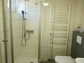 Badezimmer mit Dusche