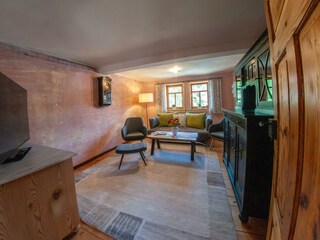 Wohnzimmer mit Sofa/Schlafsofa, Fernseher