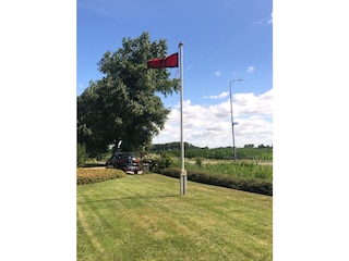 Eingang und Parkplatz