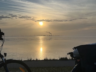 Sonnenuntergang am Deich
