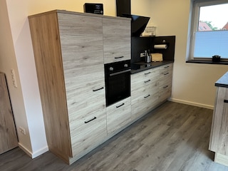 Unsere Einbauküche mit Mikrowelle, Backofen usw.